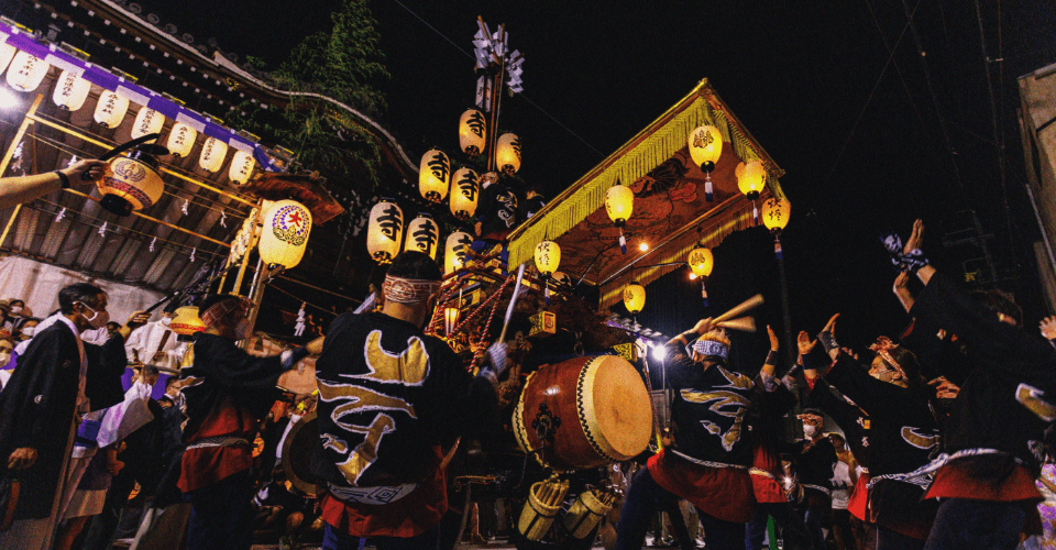 桑名宗社（春日神社）前で行われる渡祭の様子